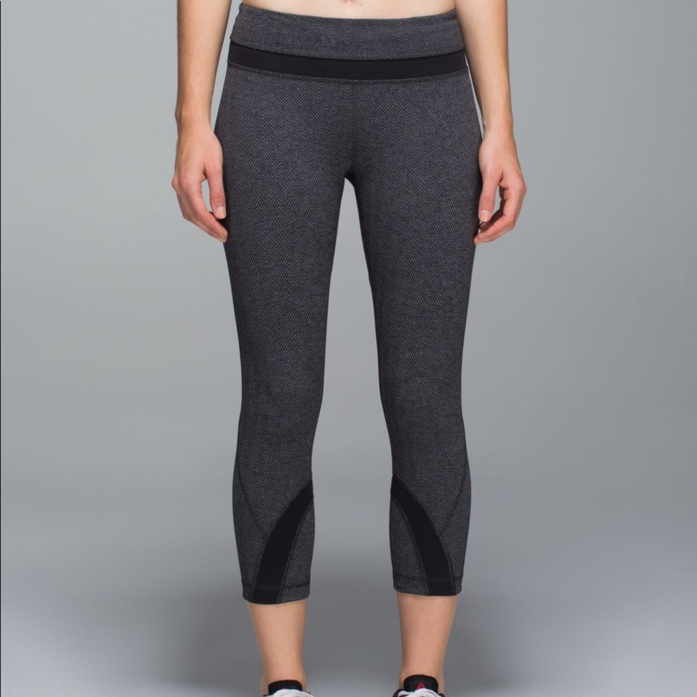 Lululemon mid rise Inspire crops Herringbone sz 4